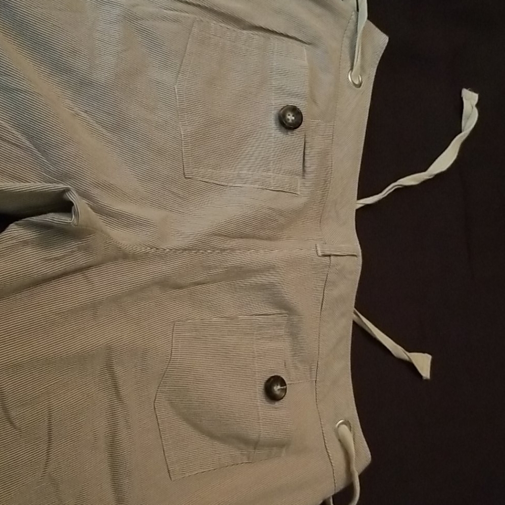 Shorts - Picture 4 of 4